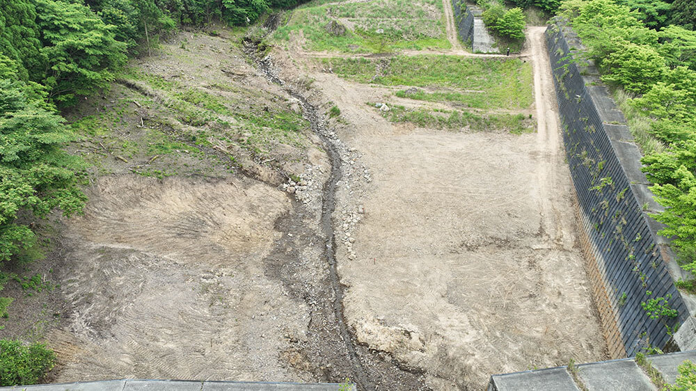 鎌野川単県砂防施設維持管理（緊急浚渫債）工事